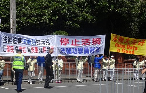 2014-11-21-minghui-falun-gong-newzealand-02--ss.jpg