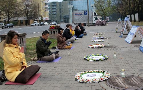 2014-11-4-minghui-falun-gong-poland-02--ss.jpg