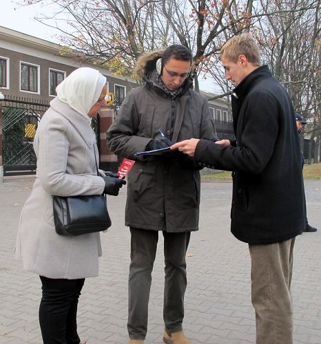 2014-11-4-minghui-falun-gong-poland-03--ss.jpg