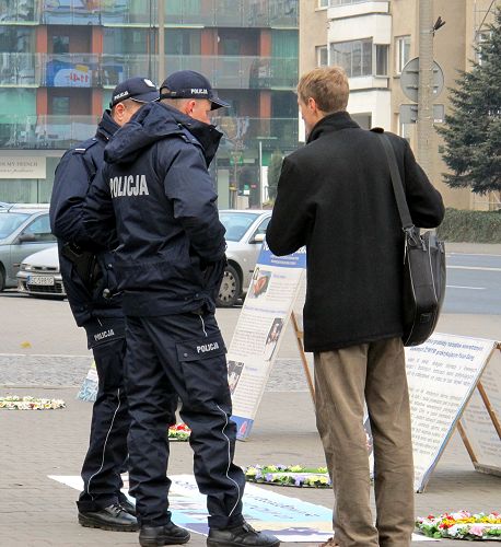 2014-11-4-minghui-falun-gong-poland-05--ss.jpg