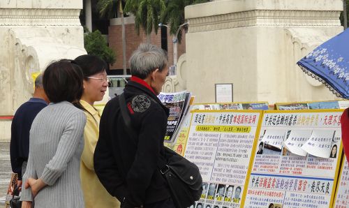 2014-11-8-minghui-falun-gong-taibeihuodong-06--ss.jpg