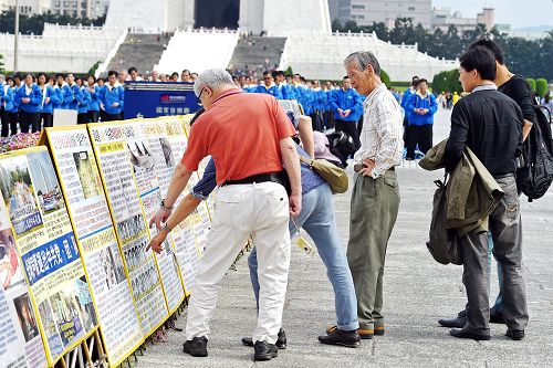 2014-11-8-minghui-falun-gong-taibeihuodong-07--ss.jpg