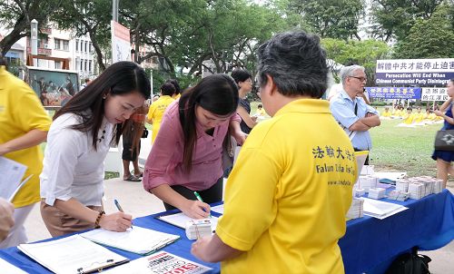 2014-12-12-minghui-falun-gong-singapore-04--ss.jpg