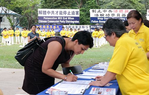 2014-12-12-minghui-falun-gong-singapore-05--ss.jpg