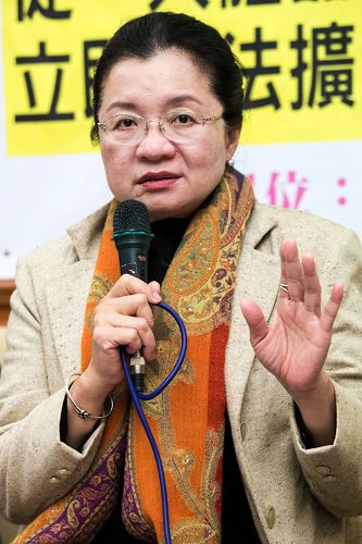 立委田秋堇表示，《人体器官移植条例》可以防止台湾人在不知情下，去中国掠夺了政治犯、良心犯、法轮功学员的器官。