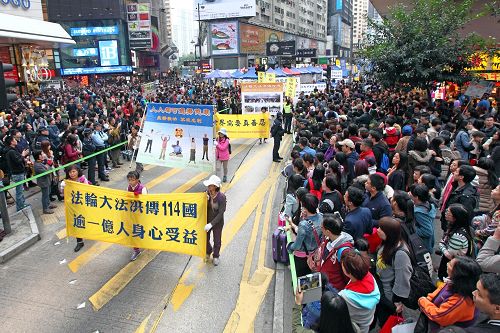 2014-12-8-minghui-hongkong-parade-13--ss.jpg