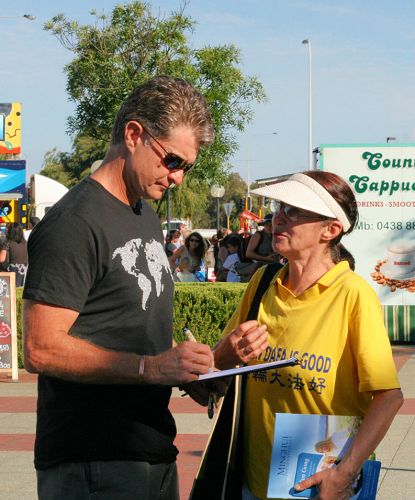 2014-12-9-minghui-falun-gong-westau-10--ss.jpg