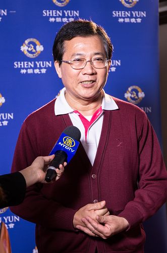 前台南市长施治明说：“全中华民族的人一定要看，神韵创造了心灵最大的宝藏。”