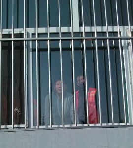 韩建平（没穿号服）被非法关押在农安五公里拘留所的照片