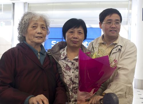 李元华（右）和母亲陶月芳（左）、阿姨陶月兰（中）都是“四•二五”和平大上访的亲历者