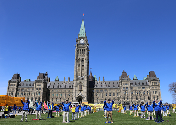 亲临大法日庆典 加拿大部长、议员们盛赞法轮功