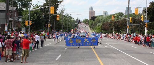 二零一四年七月一日加拿大国庆节，多伦多天国乐团参加多伦多士嘉堡市（Scarborough）的国庆游行受欢迎。