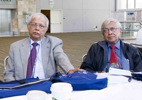 印度肾脏移植医师希尔（左）和首席肾脏移植医师南迪（Nandi）反对中共强摘器官