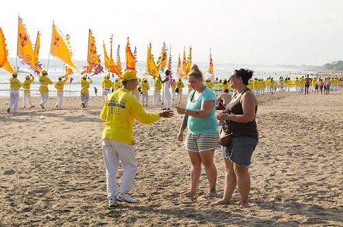 2015-10-2-minghui-indonesia_bali-falun_gong-03--ss.jpg