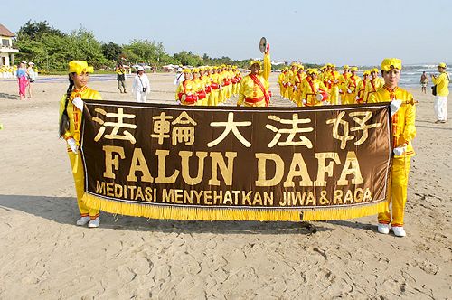 2015-10-2-minghui-indonesia_bali-falun_gong-07--ss.jpg