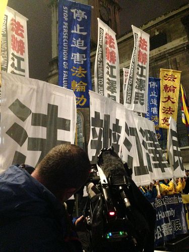 2015-10-23-minghui-falun-gong-cityoflondon-02--ss.jpg