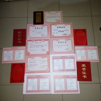 图1：李宗泽在校期间获得的荣誉证书