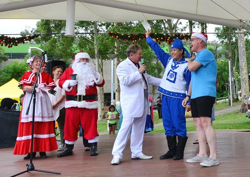 2015-11-30-minghui-australia-christmas-parade-02--ss.jpg