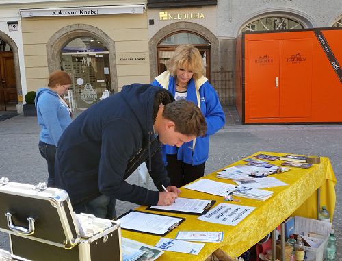 2015-3-30-minghui-falun-gong-austria-05--ss.jpg