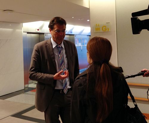 欧洲议员彼得•莱斯LIESE（Peter LIESE）在参加主持“活摘器官在中国（Organ Harvesting in China）”欧洲议会研讨会后接受媒体采访