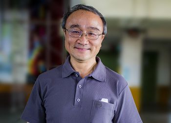 图1:台湾中正大学企管系教授艾昌瑞,十六年前的在电视机前看到举世闻名的“四•二五万人和平上访”的新闻,感佩法轮功学员的优质表现而走入大法修炼。