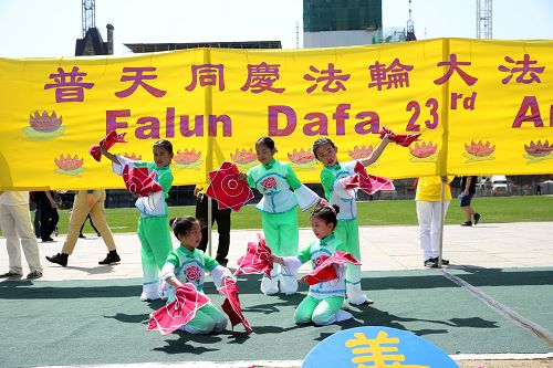 2015-5-6-minghui-falun-gong-ottawa-02--ss.jpg