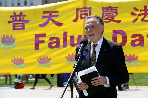 2015-5-6-minghui-falun-gong-ottawa-08--ss.jpg