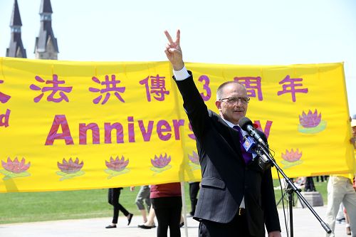 2015-5-6-minghui-falun-gong-ottawa-12--ss.jpg