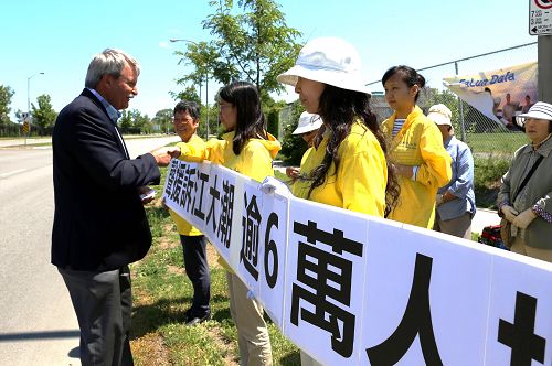 2015-7-15-minghui-falun-gong-ottawa-02--ss.jpg