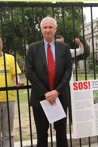 2015-7-20-minghui-falun-gong-uk5--ss.jpg