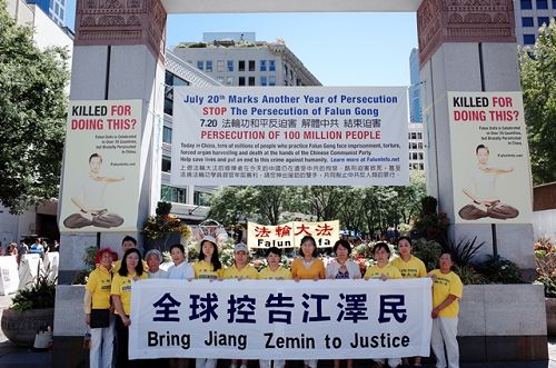 图1：西雅图法轮功学员声援全球公开控告前中共党魁江泽民的活动。