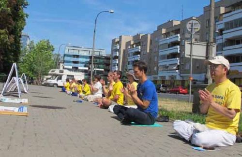 2015-7-24-minghui-falun-gong-poland-01--ss.jpg