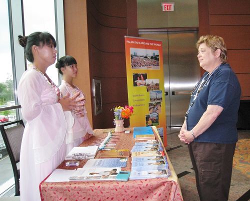 2015-8-29-minghui-toronto-police-04--ss.jpg