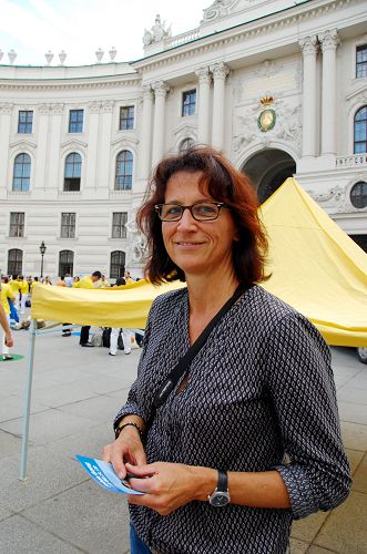 2015-9-18-minghui-falun-gong-vienna-02--ss.jpg