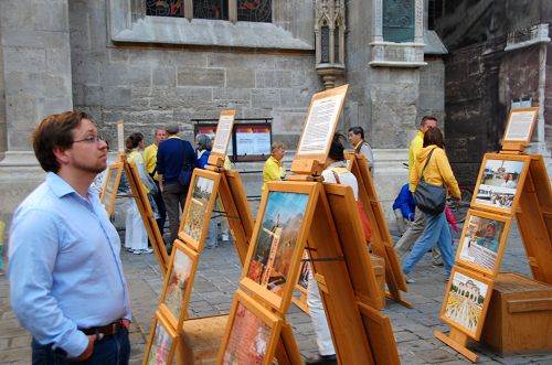 2015-9-18-minghui-falun-gong-vienna-03--ss.jpg