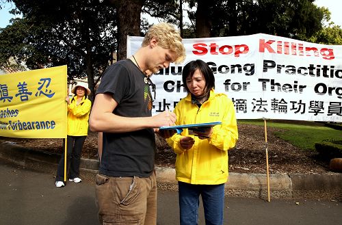 2015-9-5-minghui-sydney-petition-01--ss.jpg