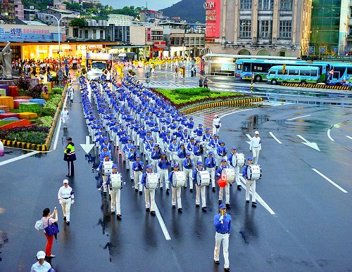 2015-9-7-minghui-taiwan-jilong-parade-03--ss.jpg