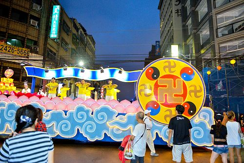 2015-9-7-minghui-taiwan-jilong-parade-04--ss.jpg
