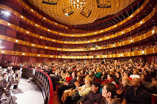 2016年1月14日至17日神韵艺术团纽约林肯中心（Lincoln Center）四天五场演出场场爆满