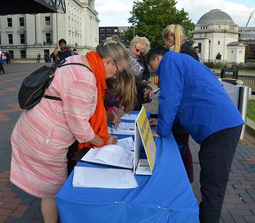 2016-10-10-minghui-falun-gong-unitedkingdom-04--ss.jpg