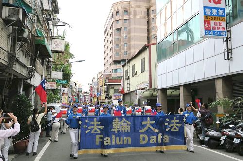 2016-10-11-taiwan-parade_01--ss.jpg