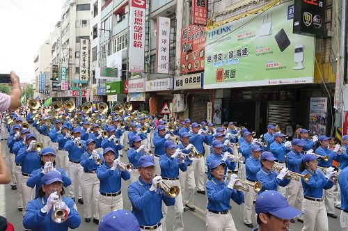 2016-10-11-taiwan-parade_02--ss.jpg