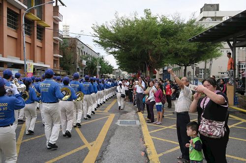 2016-10-11-taiwan-parade_03--ss.jpg