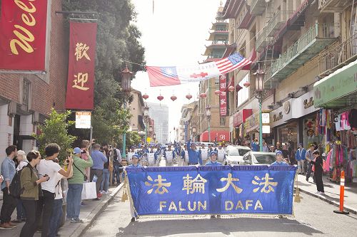 2016-10-25-minghui-sf-parade-01--ss.jpg
