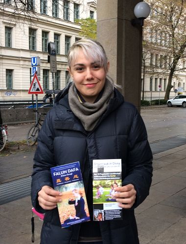 2016-11-11-minghui-falun-gong-munich-10--ss.jpg