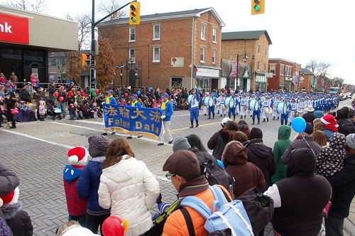 2016-11-27-toronto-parade_01--ss.jpg