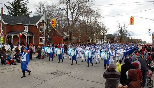 2016-11-27-toronto-parade_02--ss.jpg