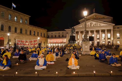 2016-11-6-munich-vigils_10--ss.jpg