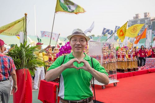 '图8:专为企业公司培训的规划师谢东宏先生表示:“我要为法轮功团队加油,做对的事就坚持。”'