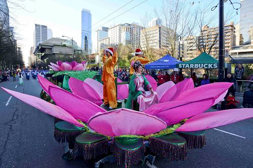 2016-12-5-vancouver-parade_02--ss.jpg